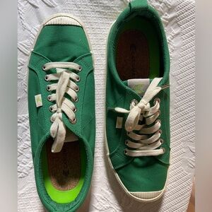 Cariuma Sneakers Kelly Green